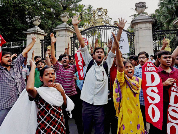 DSO(students wing of SUCI) activists holding an agitation