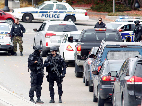 Police search cars and pedestrians as they leave the Alexandra Bridge