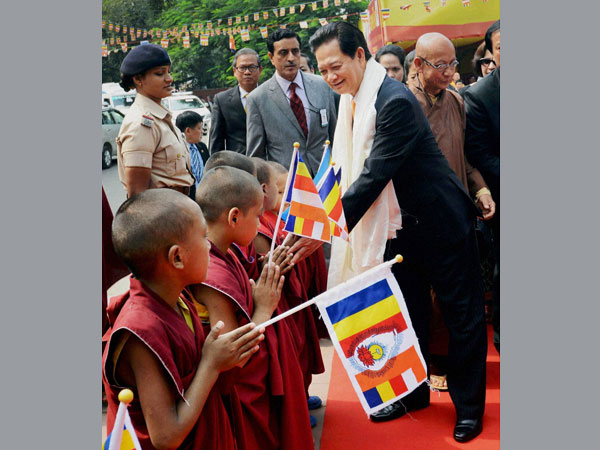 Vietnam Prime Minister Nguyen Tan Dung meets young monks