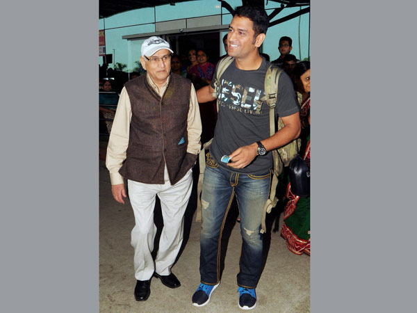 Indian Cricket Captain Mahendra Singh Dhoni with his father