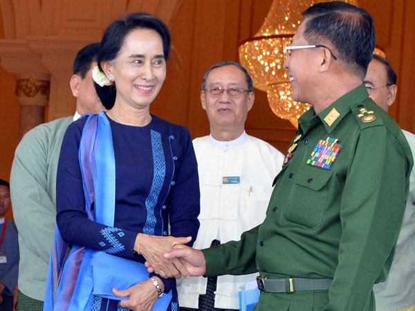 Suu Kyi meets Hlaing 