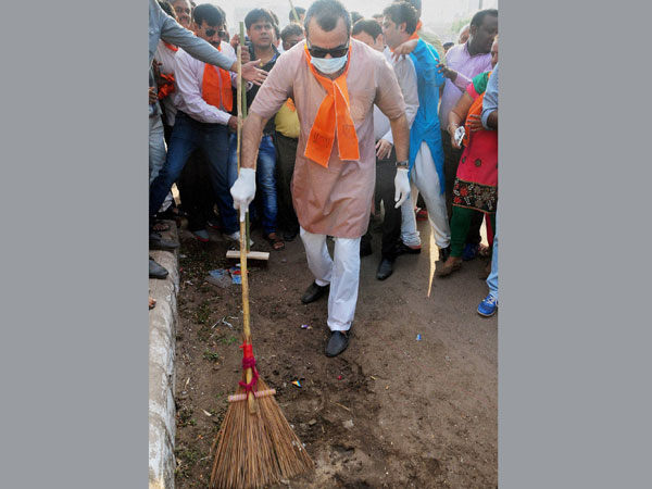 Actor and BJP MP Paresh Rawal sweeps a road