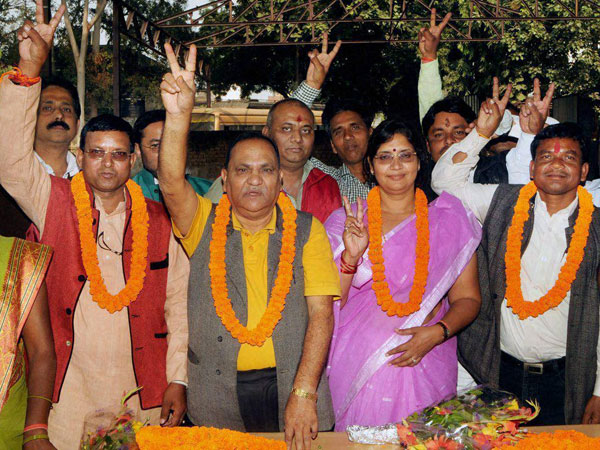 BJP Candidates show the victory sign