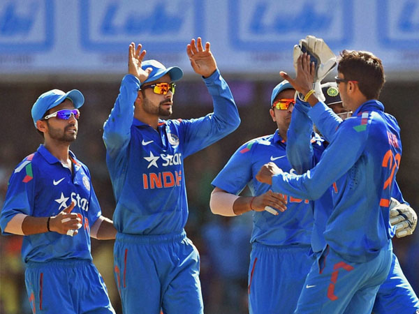 Indian players celebrate the wicket of Sri Lanka's T Dilshan 