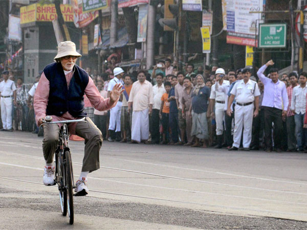 ollywood Megastar Amitabh Bachhan rides a bicycle 