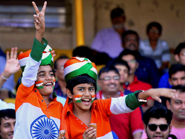 Young children cheer for team India