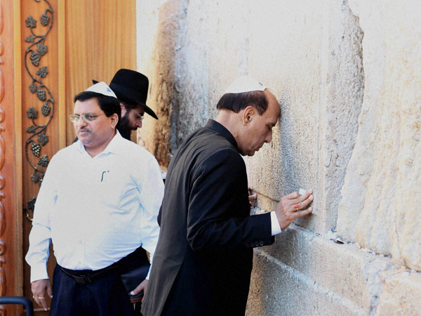 Union Home Minister Rajnath Singh prays