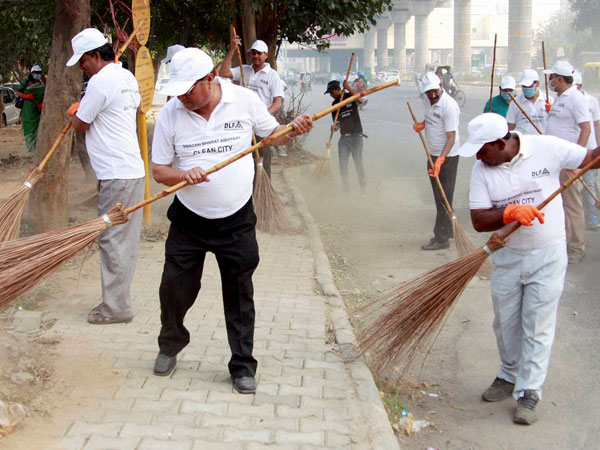 RWA members take part in clean city campaign