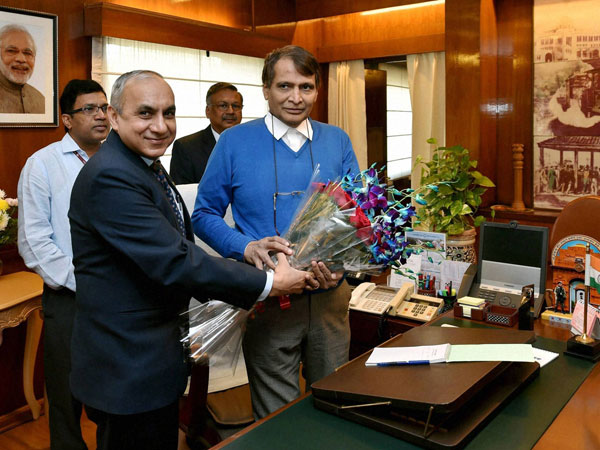 Chairman of Railway Board, Arunendra Kumar presents a bouquet