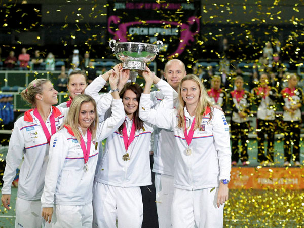 Women celebrate win in tennis