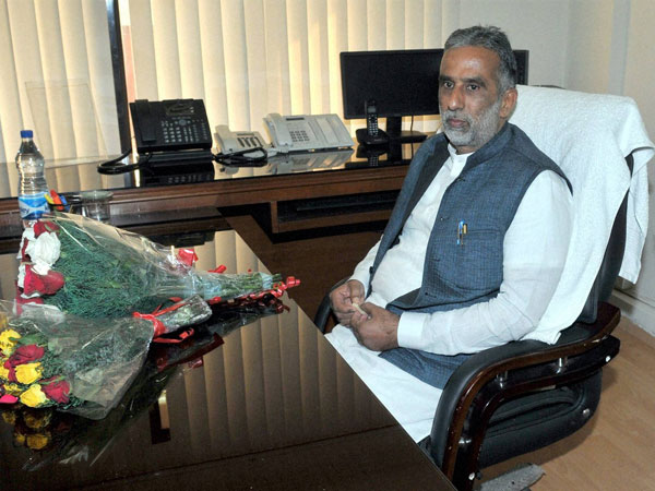 Krishan Pal Gurjar taking charge as the Minister of State