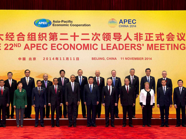 Leaders pose at the APEC Summit 