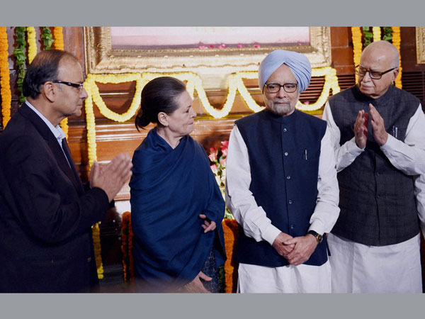 Paying tributes to the former Prime Minister Indira Gandhi 