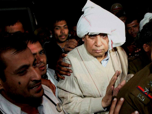 Sant Rampal being taken to Panchkula General hospital 