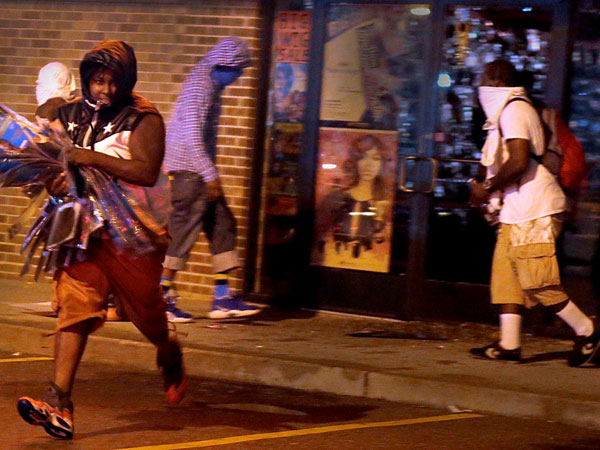 Ferguson simmers after protests 1