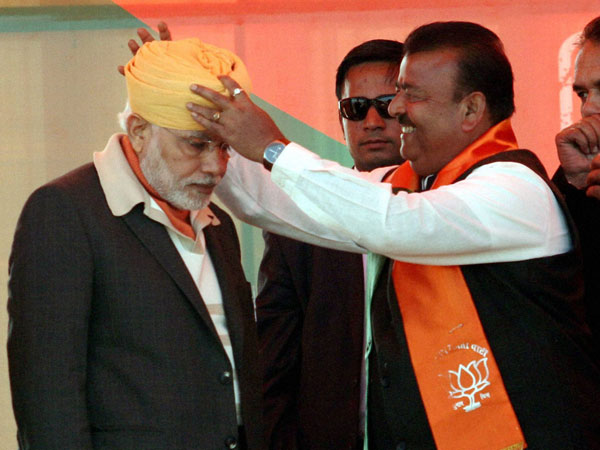 Narendra Modi is presented a turban Narendra Modi is presented a turban