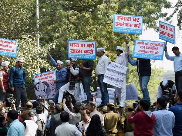 Members of AAP Gramin Morcha protest outside Raj Niwas Members of AAP Gramin Morcha protest outside Raj Niwas