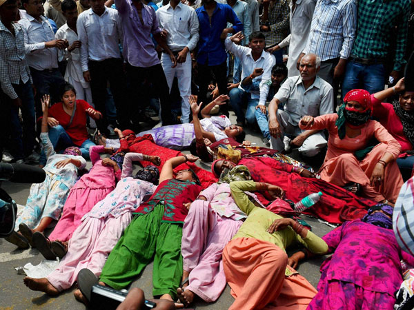 /india/child-raped-school-parents-protest-against-school-1484418.html