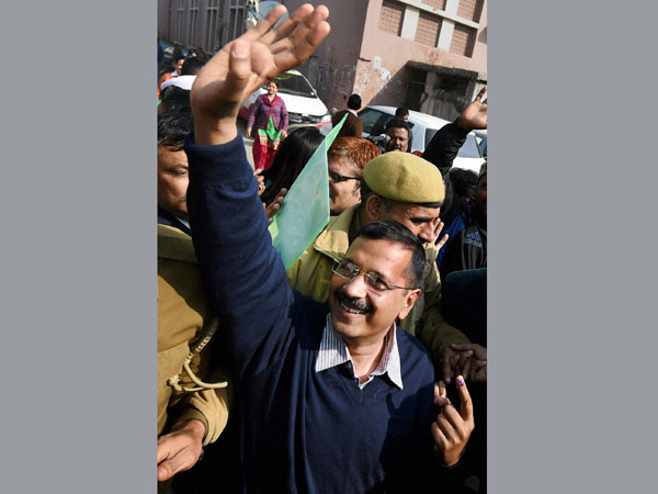 Leaders vote first in Delhi 
