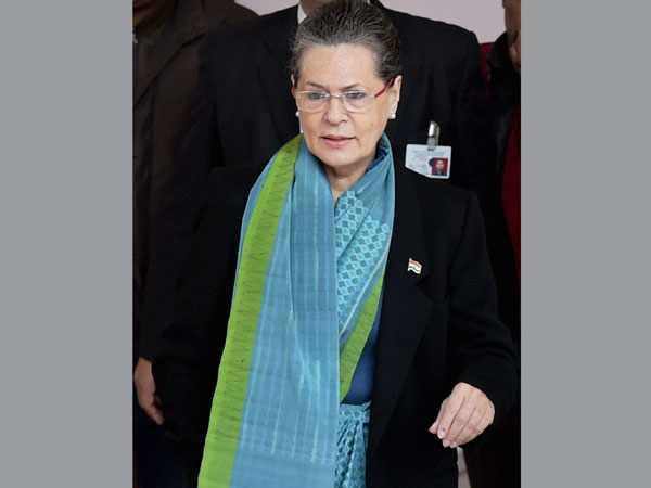 Leaders vote first in Delhi 