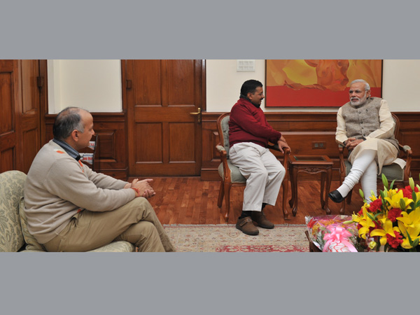Arvind Kejriwal meets Narendra Modi
