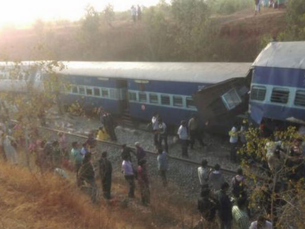 Bengaluru-Ernakulam Express derails