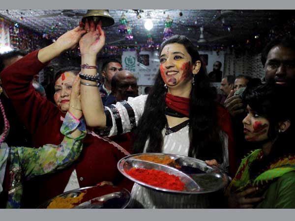 Pak Hindu community celebrates Holi 
