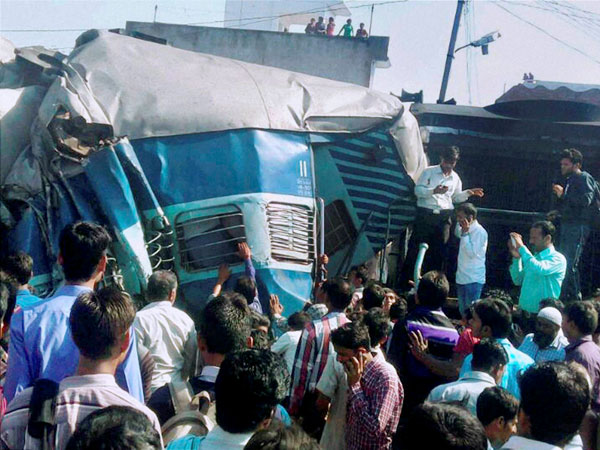 Train derails in UP, 15 killed