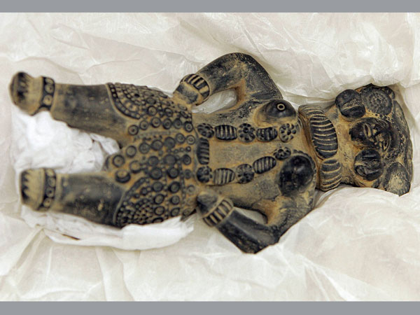 Museum's stolen artifact on display 