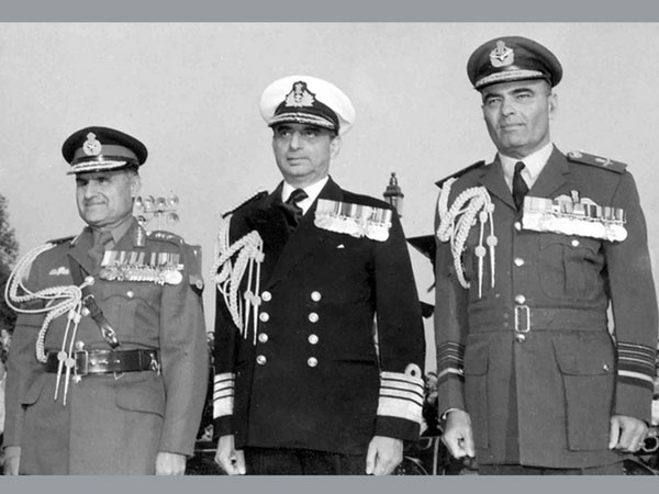 ACM H Moolgavkar (Retd] (extreme right)