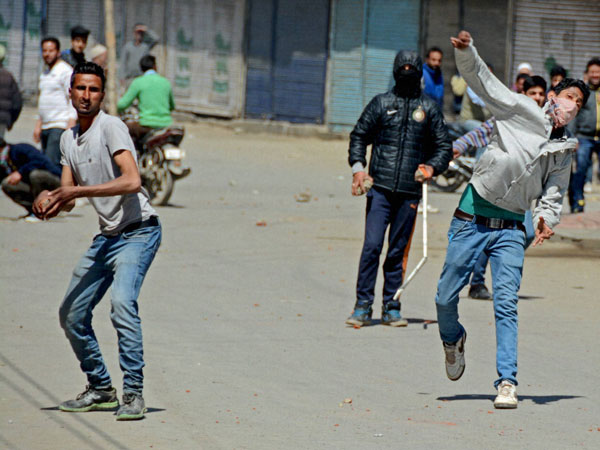 Violent protests erupt in Srinagar
