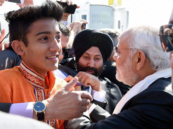 Indians greet Modi in Toronto Indians greet Modi in Toronto
