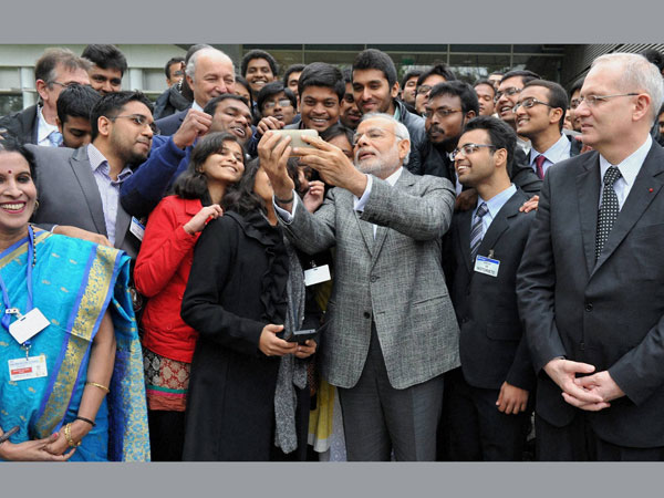 PM Modi's 'selfie' moment!