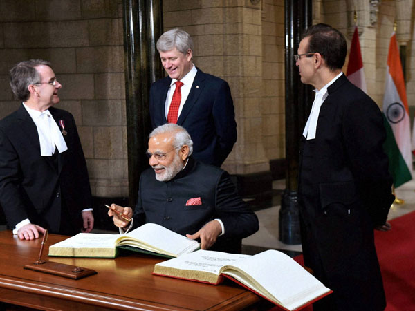 Modi signs visitor's book in Ottawa