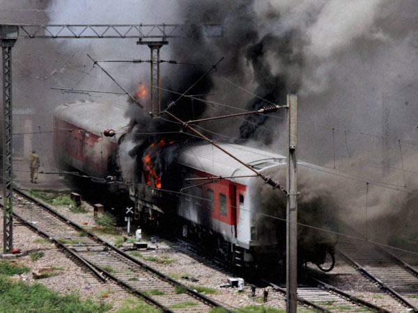 Fire breaks out in Rajdhani Express