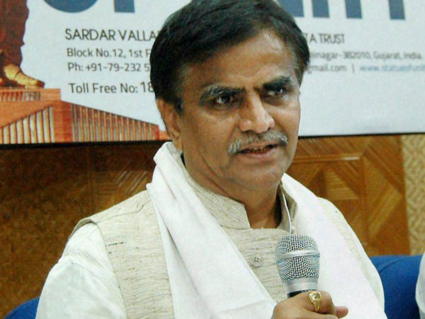 'Farmers committing suicide are cowards' 'Farmers committing suicide are cowards'