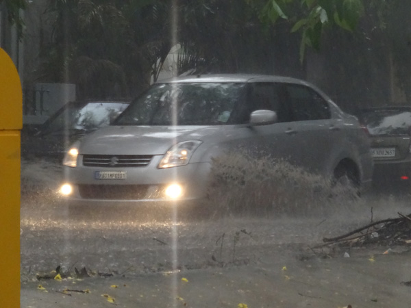 Heavy rain hits Bengaluru
