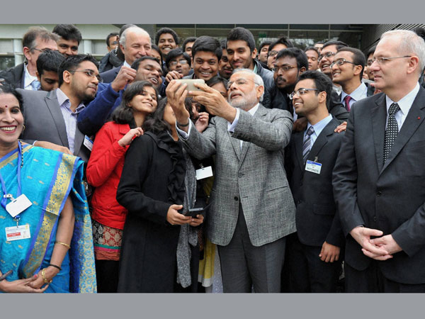 Selfie moment for Modi in France