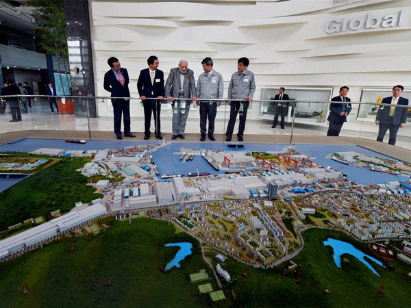 PM Modi visits Hyundai Heavy Industries 