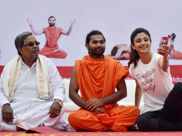 Shilpa Shetty with Karnataka CM Siddaramaiah