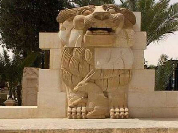 ISIS militants destroy statue of Lion