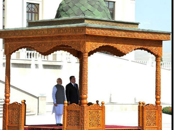 PM Modi, President of Tajikistan at ceremonial reception
