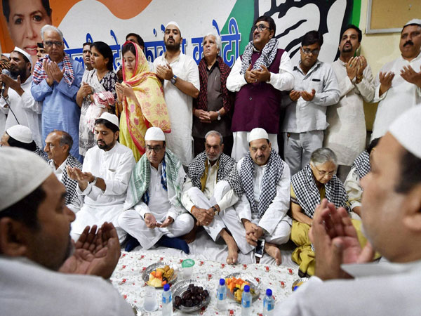 Festivity unites politicans