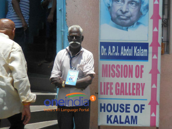 One-man army controlling the crowd