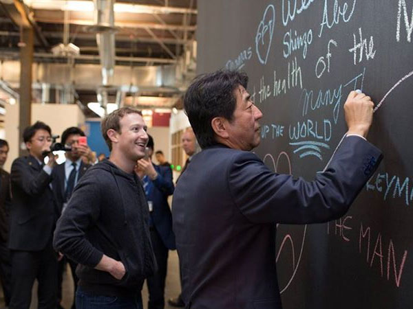 Japan PM Shinzo Abe with Mark Zuckerberg