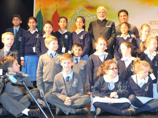 PM Modi in group photograph with children