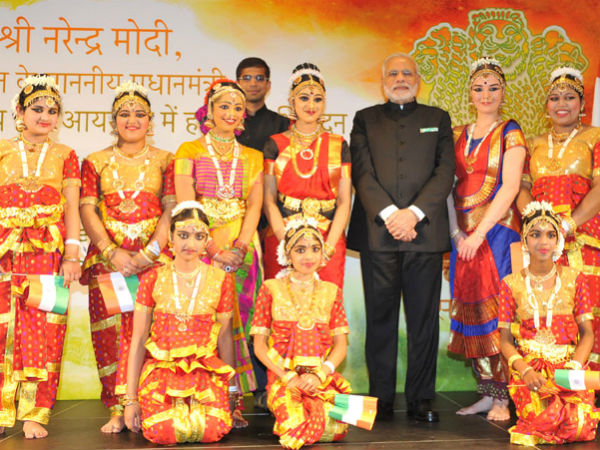 PM Modi in a group photograph with dancers