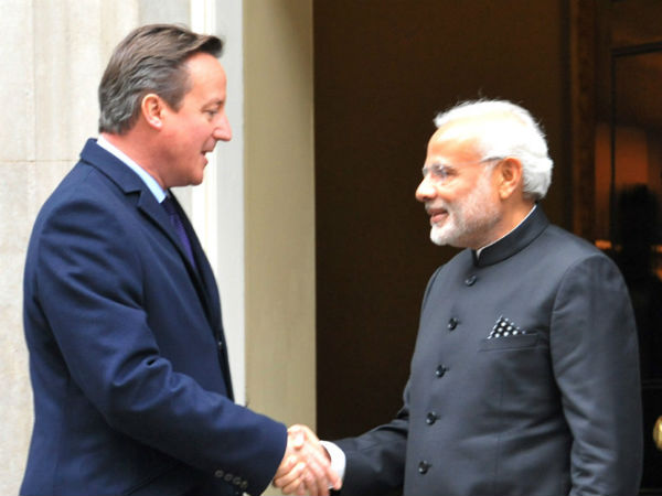 PM Modi being welocmed by his UK counterpart