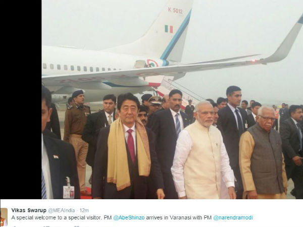 Modi, Abe arrive in Varanasi