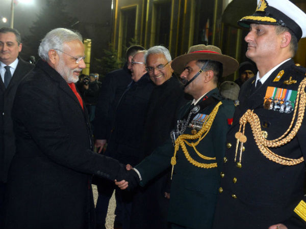 PM Modi being welcomed at Moscow airport PM Modi being welcomed at Moscow airport